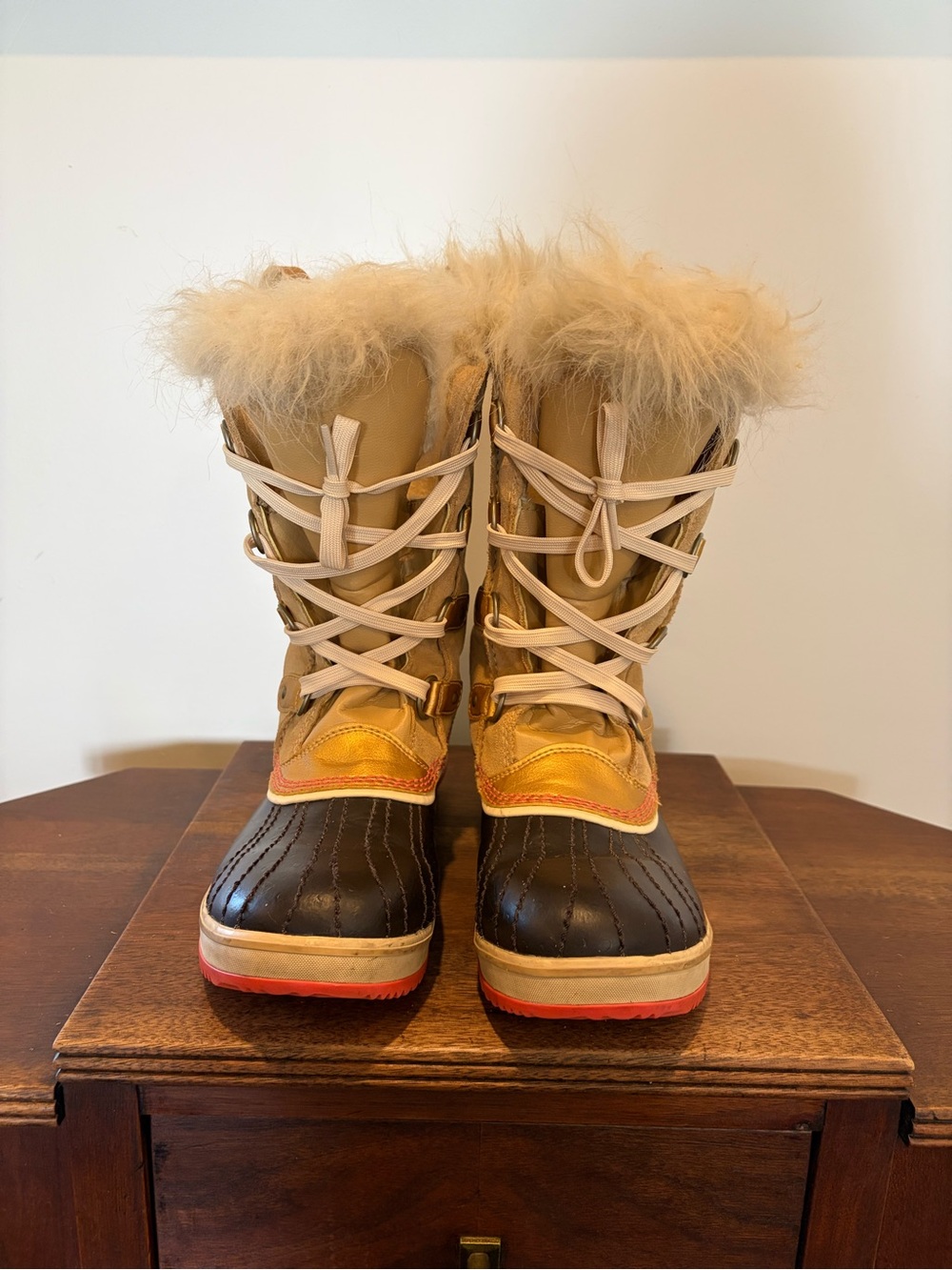Sorel Tofino girls size 6 Tan, Brown and Cream Fur-Trim Winter Boots